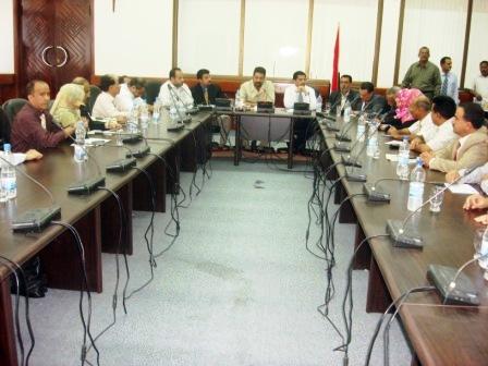 د. الجفري لدى ترؤسه الاجتماع المشترك / أمس